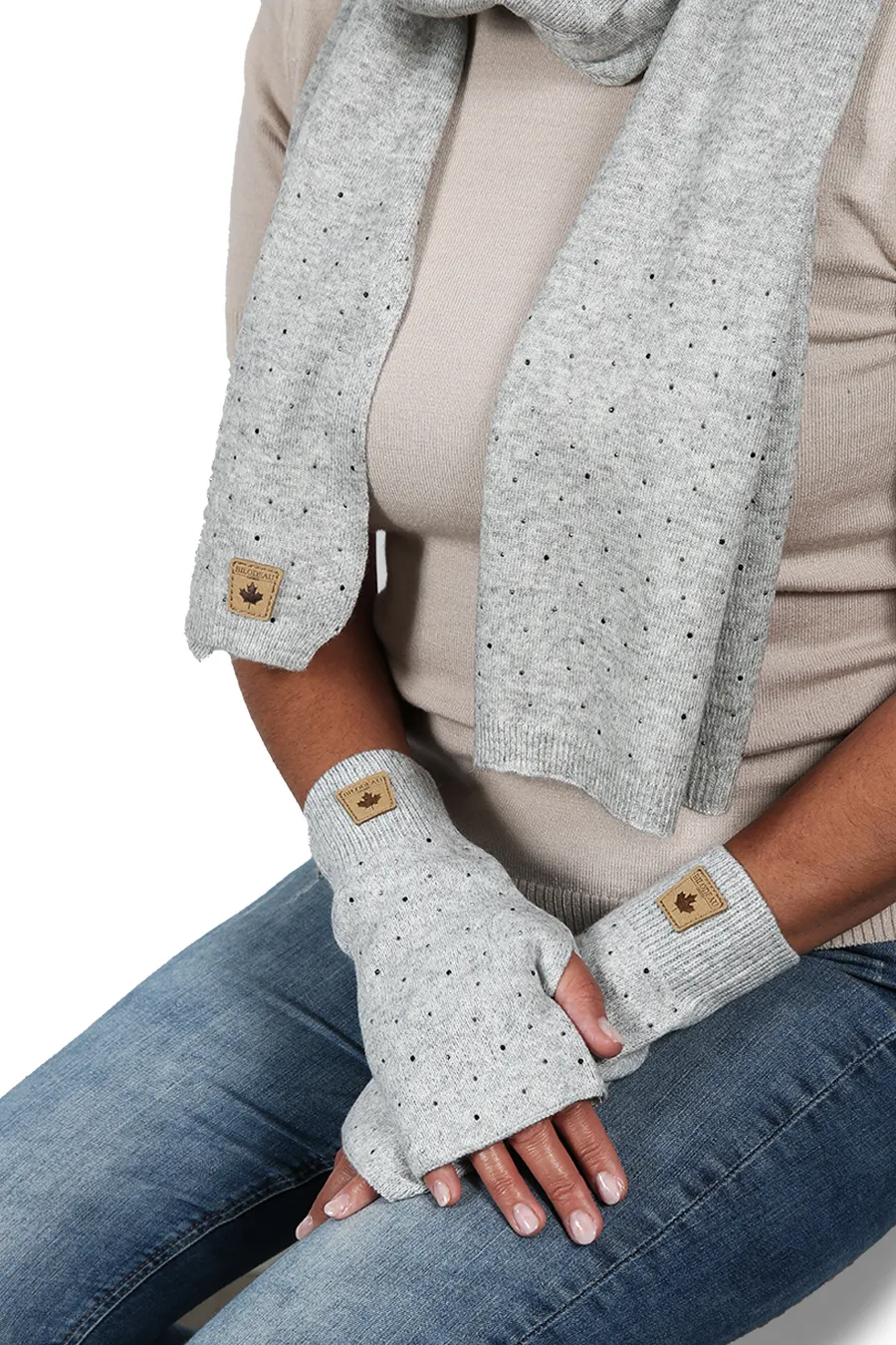 Gris avec gants