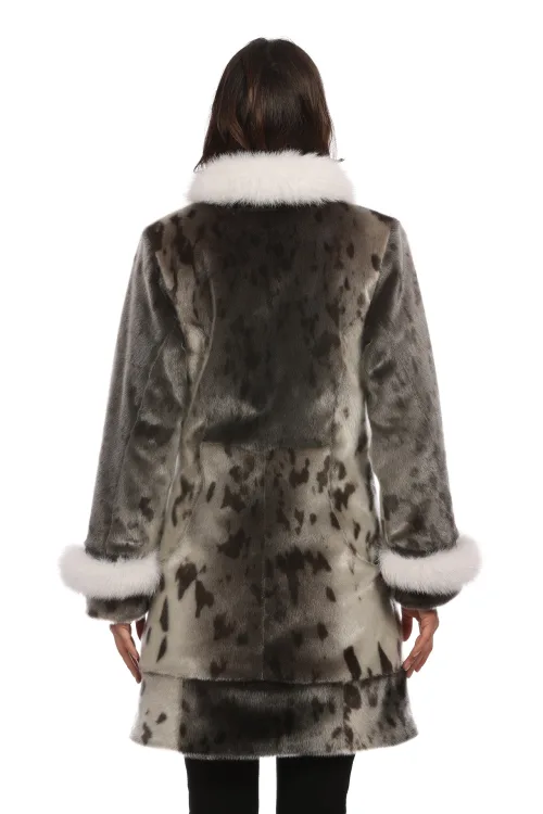 Manteau Delphine - Loup Marin naturel & Renard Blanc | Manteaux d'hiver pour femme - Manteaux de fourrure | BILODEAU Canada