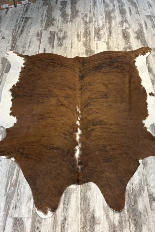 Peau de Vache brune et blanche - Grand | Accessoires de décorations | BILODEAU Canada