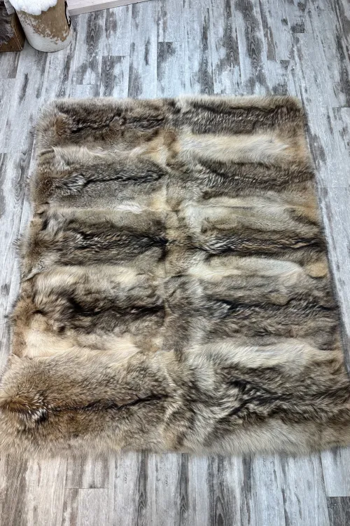Jeté en fourrure de Coyote | Accessoires de décorations | BILODEAU Canada