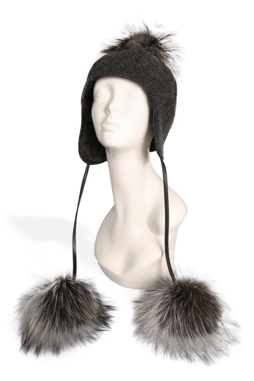Tuque en lainage charcoal et pompons en Renard Argenté | Chapeaux en fourrure | BILODEAU Canada