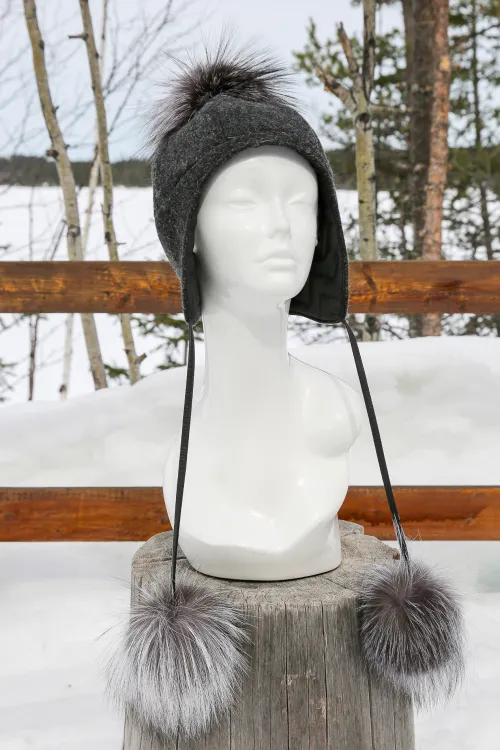Tuque en lainage charcoal et pompons en Renard Argenté | Chapeaux en fourrure | BILODEAU Canada