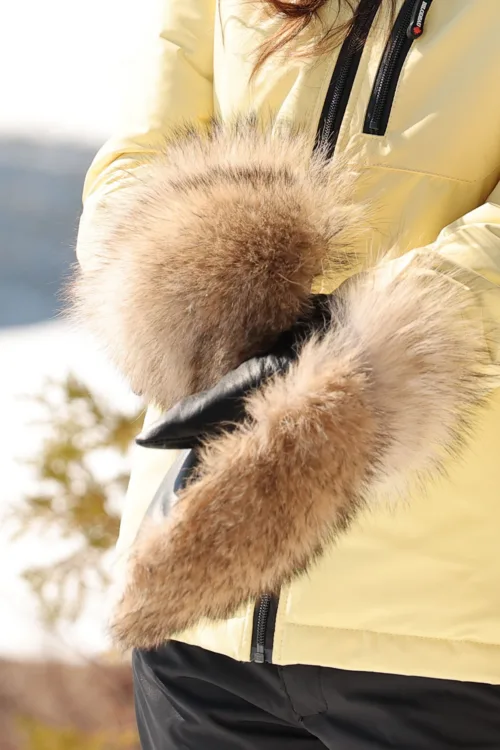*New* - Coyote fur Mittens - Urban | Fur mittens - Urban | BILODEAU Canada